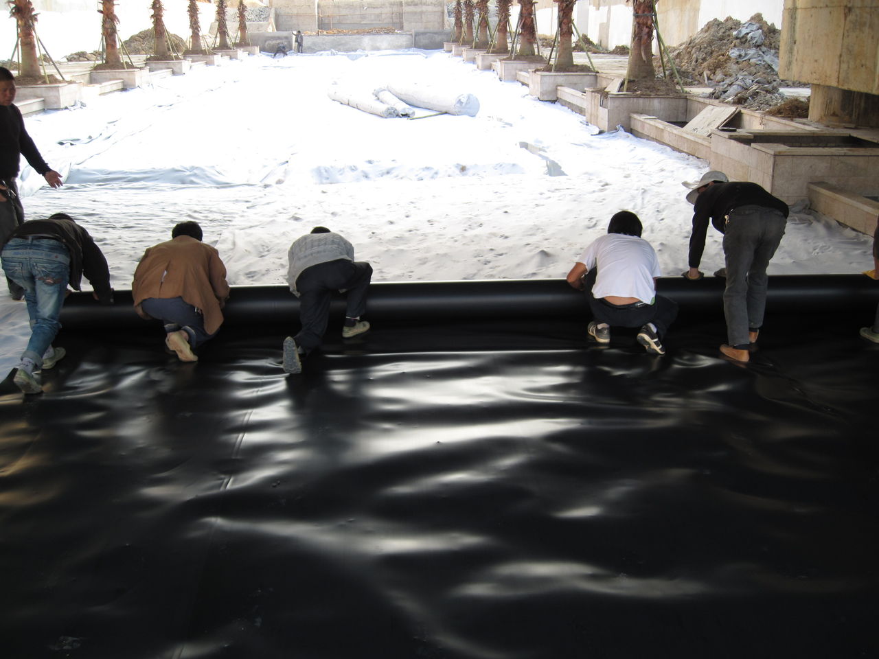 壩坡防浪護(hù)坡土工膜施工過程 土工膜價格貴嗎？