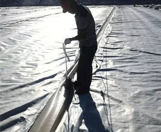 防滲膜的施工特點相應的監督檢查重點在哪？