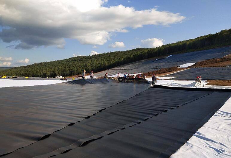 什么情況下土工膜的接縫長度應該盡量減短?